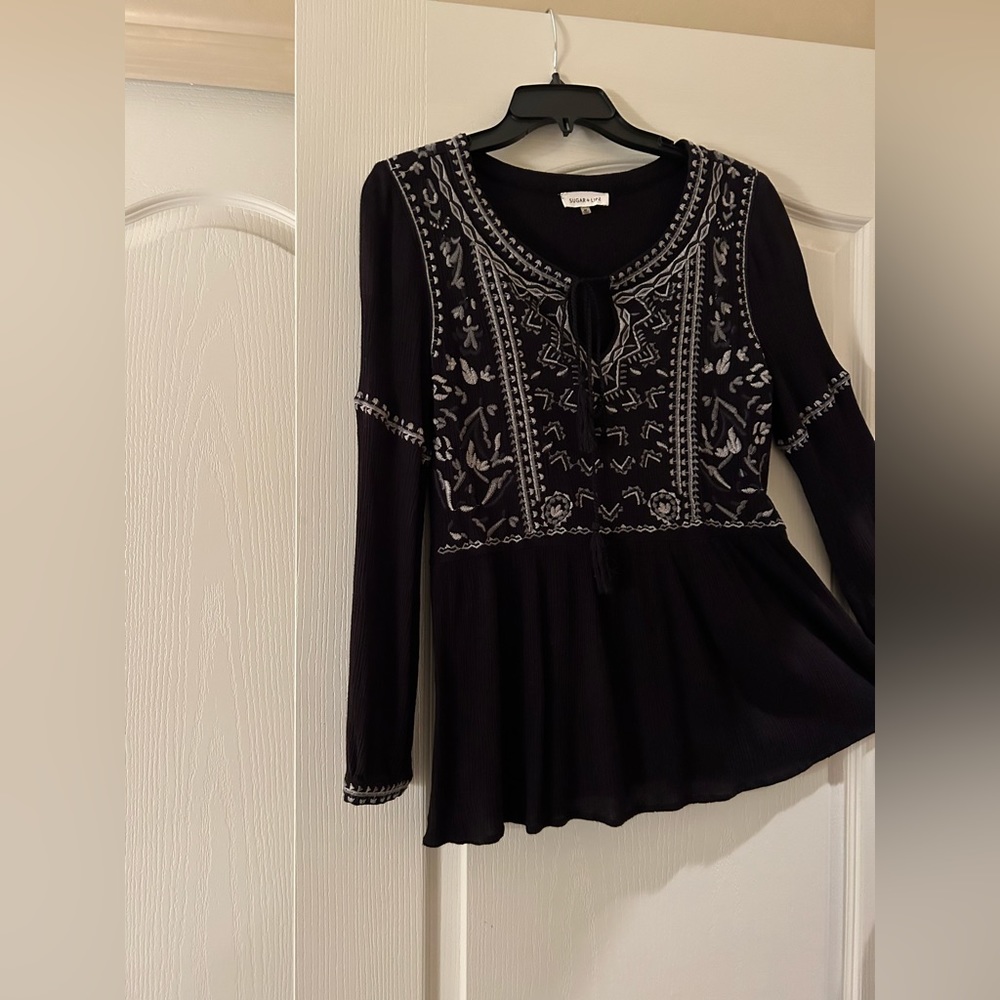 Sugar Lips embroidered top. - Picture 4 of 4